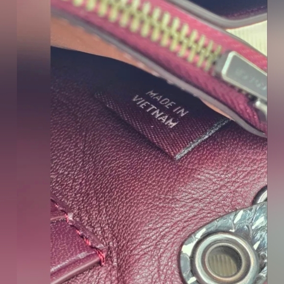 Coach 1941 Tan Snakeskin Link Details Clutch Wristlet EUC - Picture 5 of 11